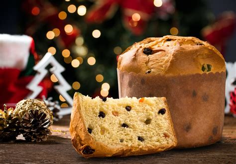 what is traditional panettone.